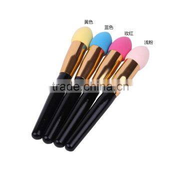 OEM drop shape powder latex puff with plastic handle make up puff makeup brush