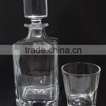 750ml Beautiful Embossed Square Glass Whiskey Decanter With Glass Lid photo-4