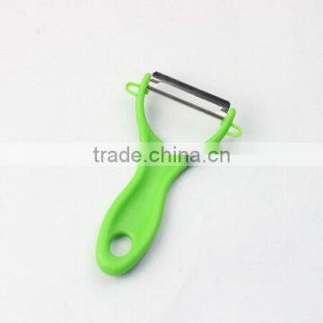 Pretty Sharp vegetable peeler with PP handle