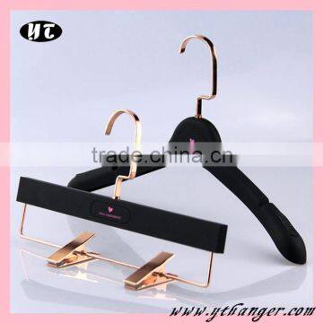 Fashion High End Plastic Hanger Anti-slip Rubber Hanger for Clothes photo-3