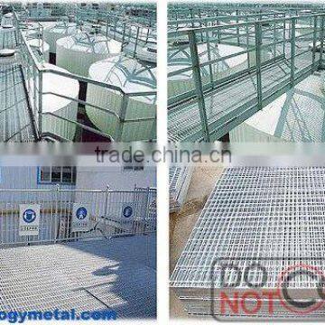 Heavy duty electro forged welded steel grating