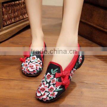 Wholesale Women Casual Flat Shoes Slip on Chinese Style Tradition Flower Embroidered Ladies Cotton Loafers Oxford Sole No Logo