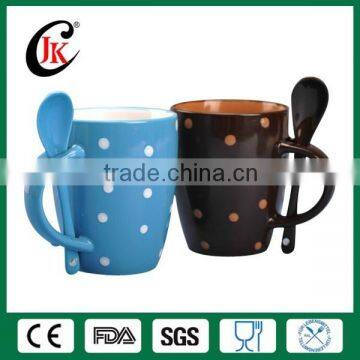 Wholesale creative eco-friendly cheap custom ceramic mug with spoon