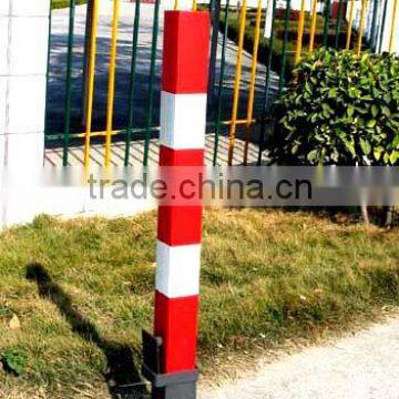 Road traffic warming bollard