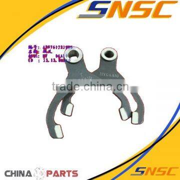 High quality Sinotruk HOWO and STEYR heavy truck spare parts Shift block WG9761321086