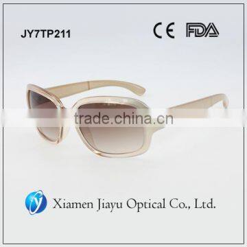 Fashion plastic sunglasses with polarized (or PC) lens for woman custom logo