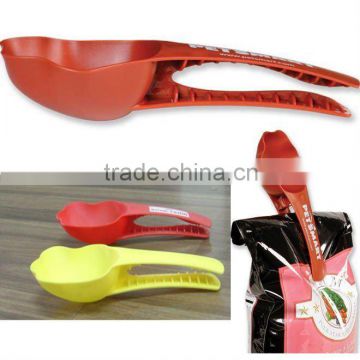 pet food spoon with clip