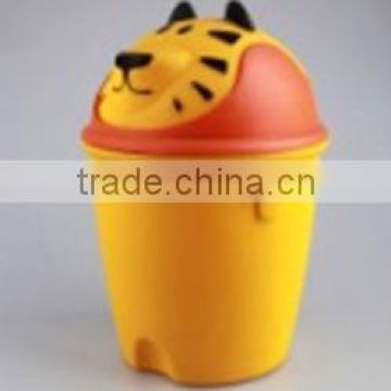 mini plastic trash can