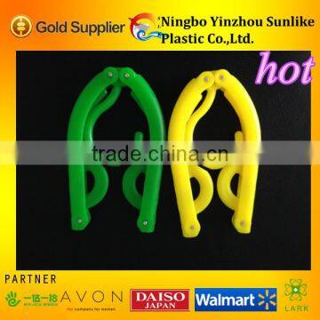 Foldable clothes hanger