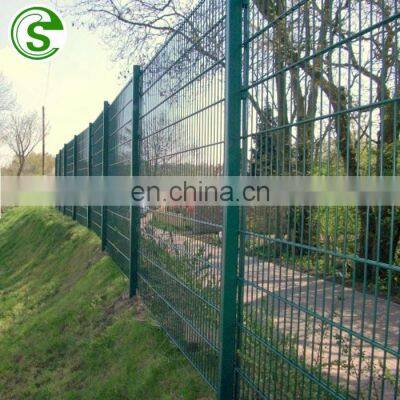 Heavy duty factory price powder coated curved welded wire mesh fence and decorative garden fence panels