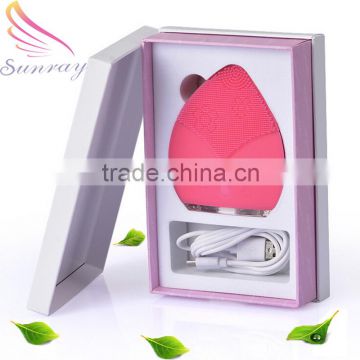 Female use face cleaning cream brush blackhead extractor