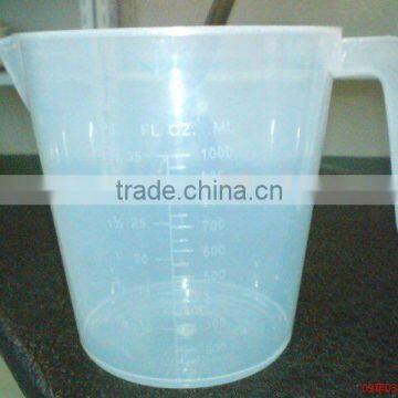 coloured plastic cups amount water