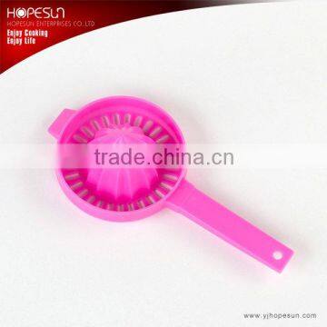 New design cooking tool hand pink plastic lemon squeezer