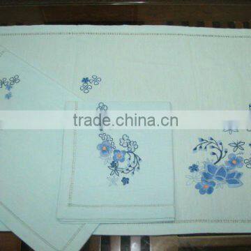 embroidery table runner