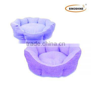 Pet Bed with Poly Filling, Made of Cotton, Polyester or Plush, Machine Washable