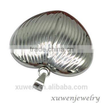 Polish Finish Hollow Heart Stainless Steel Mirror Pendant photo-3