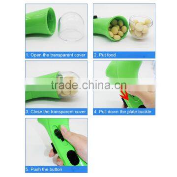 Plastic non-toxic Pet Food Catapult Dog Snacks Feeder Pet training Treat Launcher Rosy/Blue/Green increase subconscious