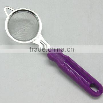 SIMPLE DESIGN PLASTIC & STAINLESS STEEL STRAINER WITH EASY-GRIPPING HANDLE