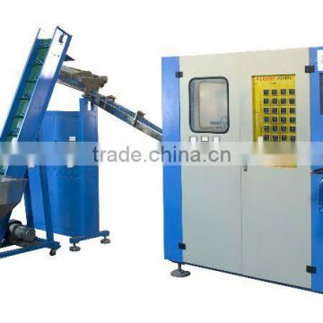 Automatic lineal type PET bottle blow molding machine