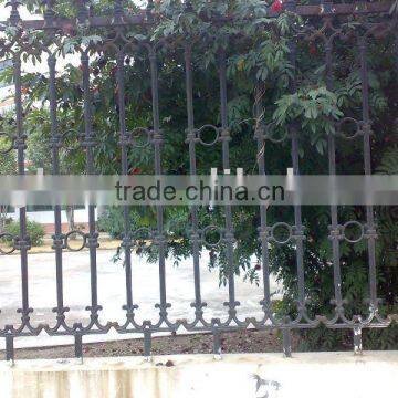 2014 Top-selling handmade modern iron yard guard fence