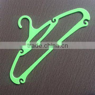 2015 High quality custom wholesale colorful foldable plastic clothes hanger