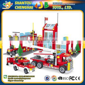 Good sales 915PCS modern design plastic building custom fire fighting truck block toys for kids