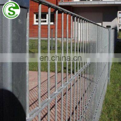 Anti-corrosion long useful life decorative welded wire fence security front yard fence