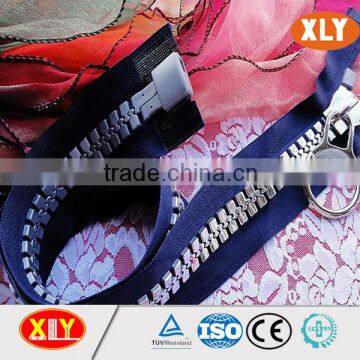 Hot Sale Brightness Silver Teeth Plastic Zipper photo-4