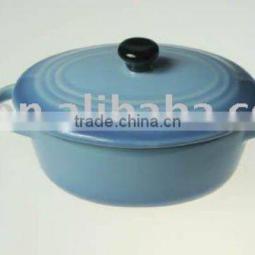 Stoneware casserole Oval shape with black lid