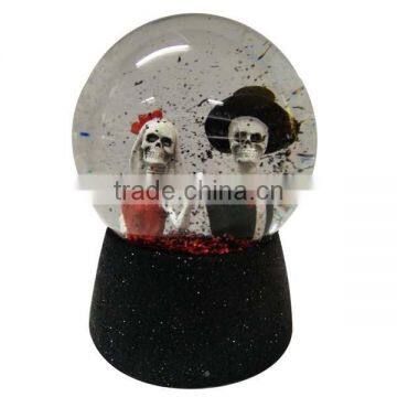 2015 New design halloween snow globe skeleton couple