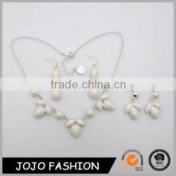 Jewelry Sets Alloy Claw Inlay Ivory Resin Stones Necklace And Earring Set