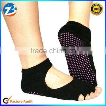 Wholesale In Stock Five Toes Breathable Anti-slip Yoga Socks Hollow Style