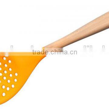 F01-4 2015 hot sale Silicone Kitchen Cooking Skimmer, Silicone Skimmer, Kitchen Skimmer with wooden handle