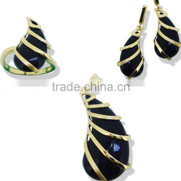 QAH002 onyx jewelry in 18k gold