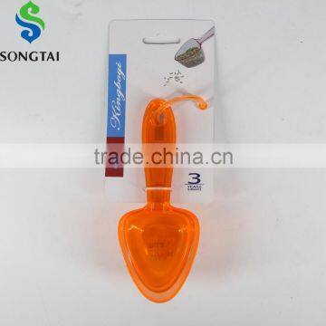 small PS measuring spoon set in trilateral figure