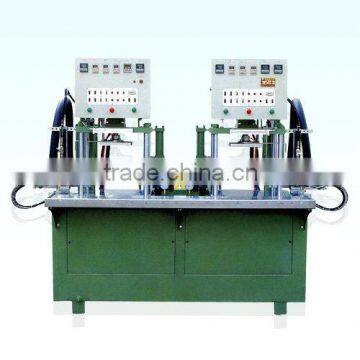 Pneumatic working combines with hydraulic working wax injection moulding machine