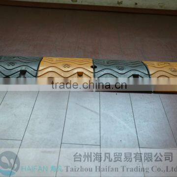 Traffic Road Reflective Rubber Speed Hump for Crossroads/heavy Strength Rubber Speed Hump Used in Intersection photo-3