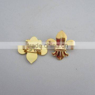 China Made Cute Fleur de Lis Flower Shape Chromed Plated Iron Soft Enamel Pin Badge photo-4