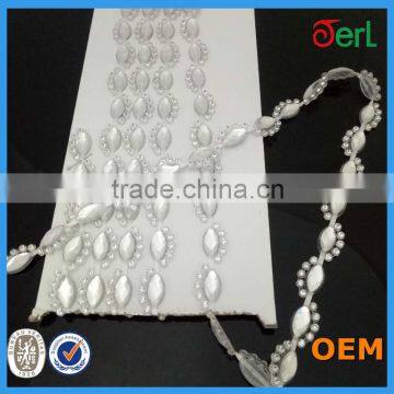 Wholesale plastic rhinestone trimming for evening dress