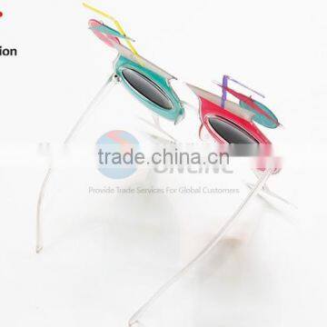 No.1 Yiwu Exporting Commission Agent Wanted Colorful Personalized Wine Glass Shaped Sunglasses for Party photo-3