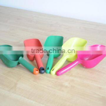 garden plastic kinds of shovels