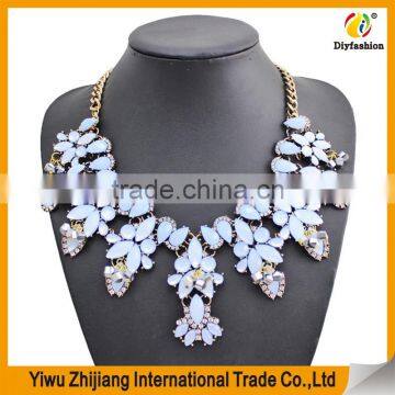 2016 Latest design flower shape elegant Natural bead stone necklace jewelry fashion ladies necklace