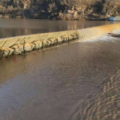 Lightweight Air-Shield Water-Retaining Dam Low Foundation Requirement for Municipal Landscape Lake Use