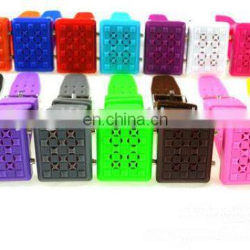 Factory price fashional emboss point design electric digital sport silicone wrist watch