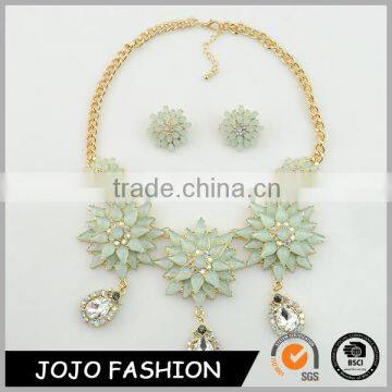 Fashion jewelry sets gold plated resin flower design necklace and earring diamond jewelry set