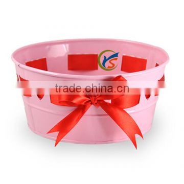 Small round heart design chrismas decorations metal container