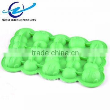 Caterpillar Shape easy release ice cube tray