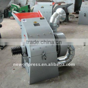 Animal feed crusher and mixer hammer mill