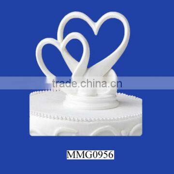 Resin Heart Shaped Decorative White Wedding Figurine