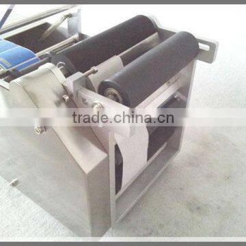 Semi-automatic Round Bottle Glue Labeling Machine LT-50 photo-4